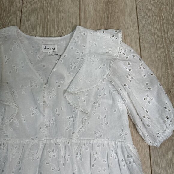 NWT &merci White Eyelet Top Size Large - Picture 3 of 5